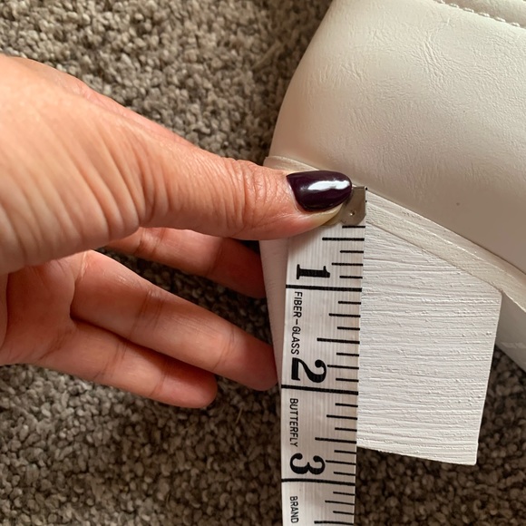 Wet kiss white cowboy boots size 8 1/2. Wear it only once. - Picture 7 of 8